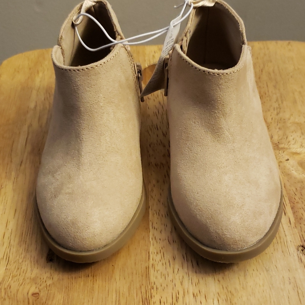 Tan winter boot.